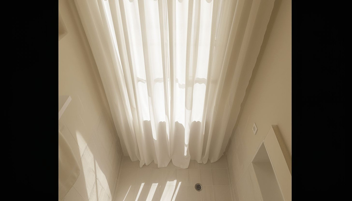 La sélection du bon rideau de douche pour petits espaces